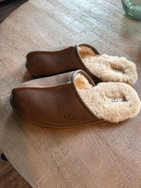 UGG Men’s Scruff Slipper - Size 10 - Tan Leather